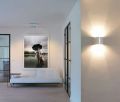 Smart lighting en wandkunst: dynamische muren in huis